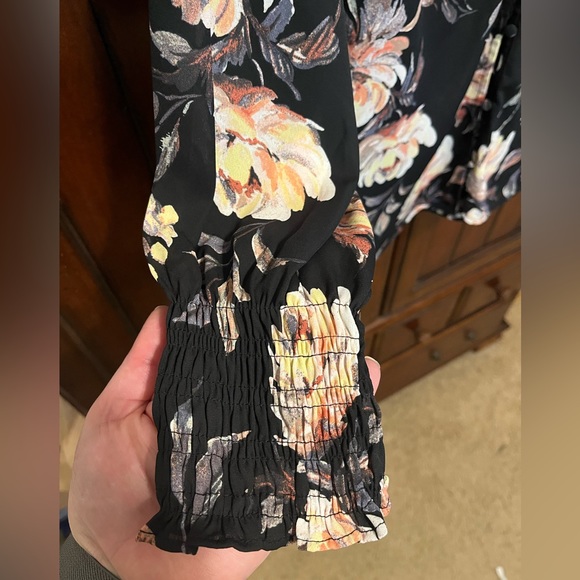 Maurice’s size 0x black floral  print long sleeve blouse. Like new - Picture 3 of 5